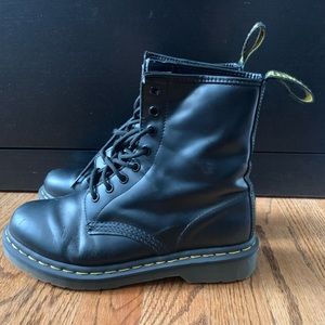 DR. MARTINS 1460 WOMEN’S LEATHER BOOT BLACK SIZE 7